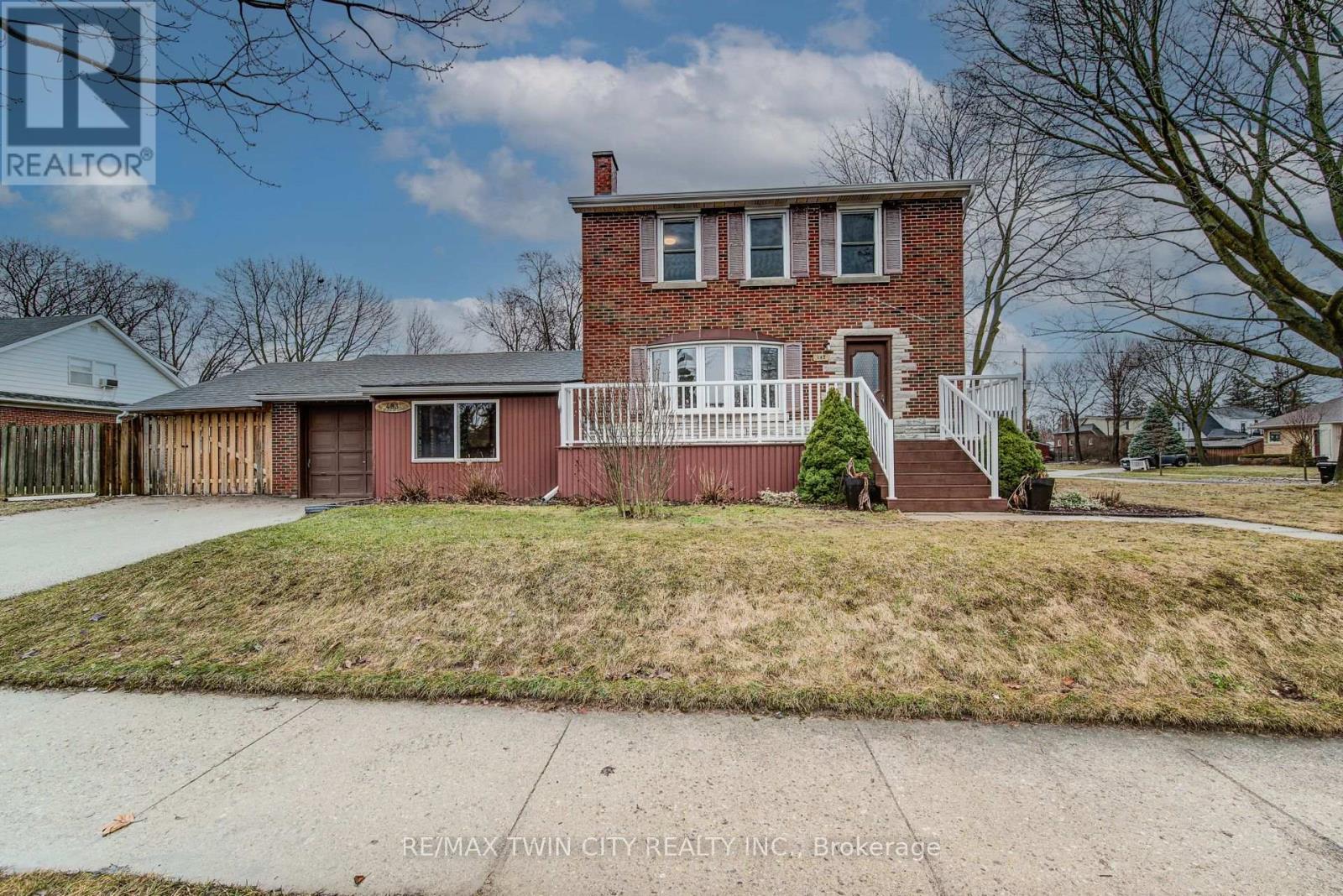 483 Ephraim Street, Waterloo, Ontario  N2B 2C5 - Photo 2 - X12876594