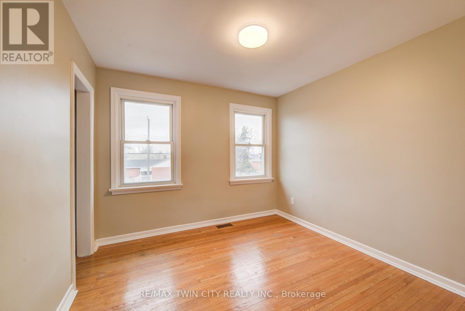 483 Ephraim Street, Waterloo, Ontario  N2B 2C5 - Photo 31 - X12876594