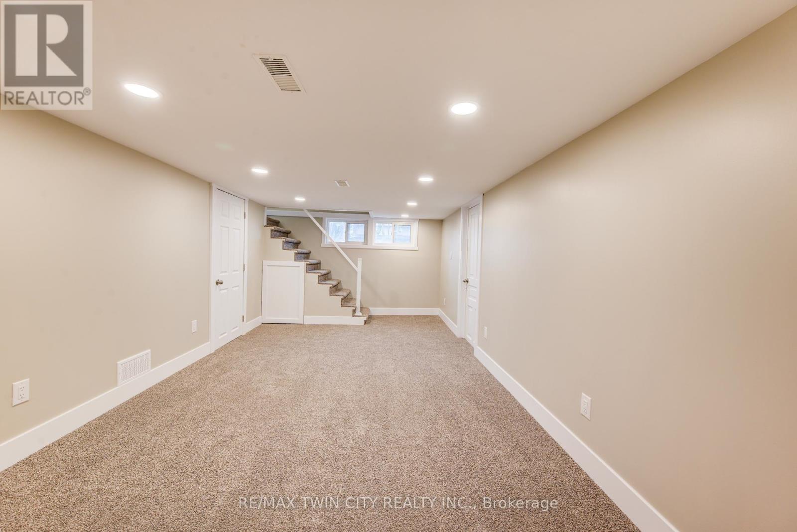 483 Ephraim Street, Waterloo, Ontario  N2B 2C5 - Photo 39 - X12876594