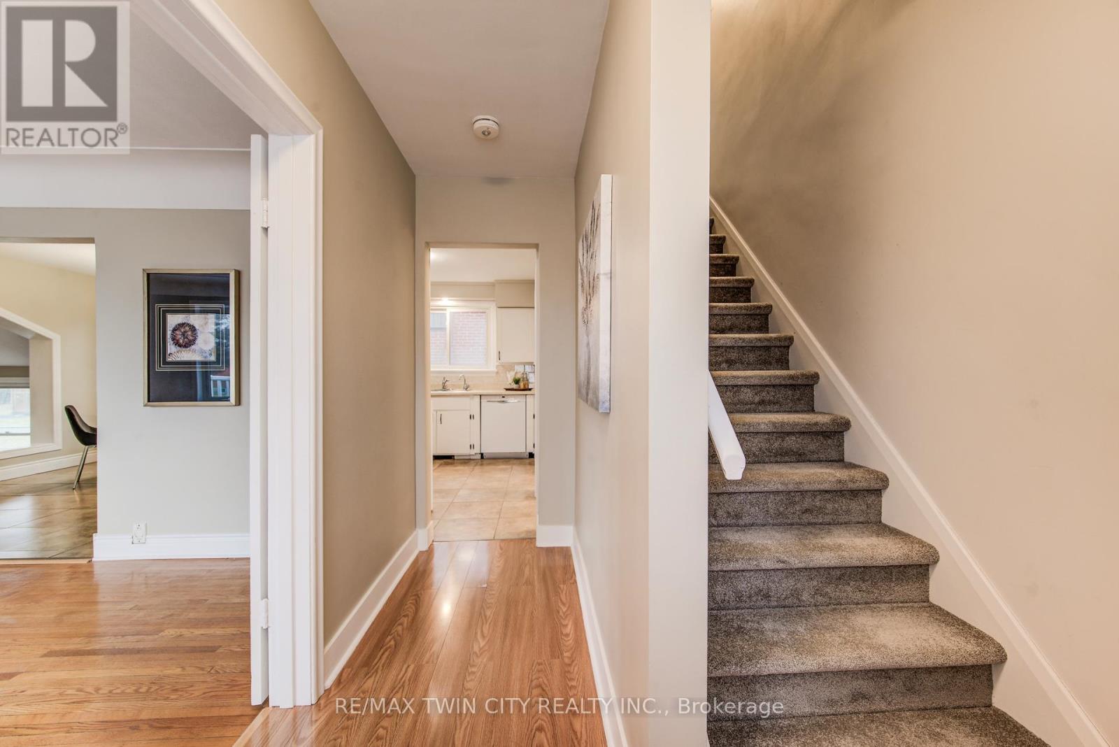 483 Ephraim Street, Waterloo, Ontario  N2B 2C5 - Photo 8 - X12876594