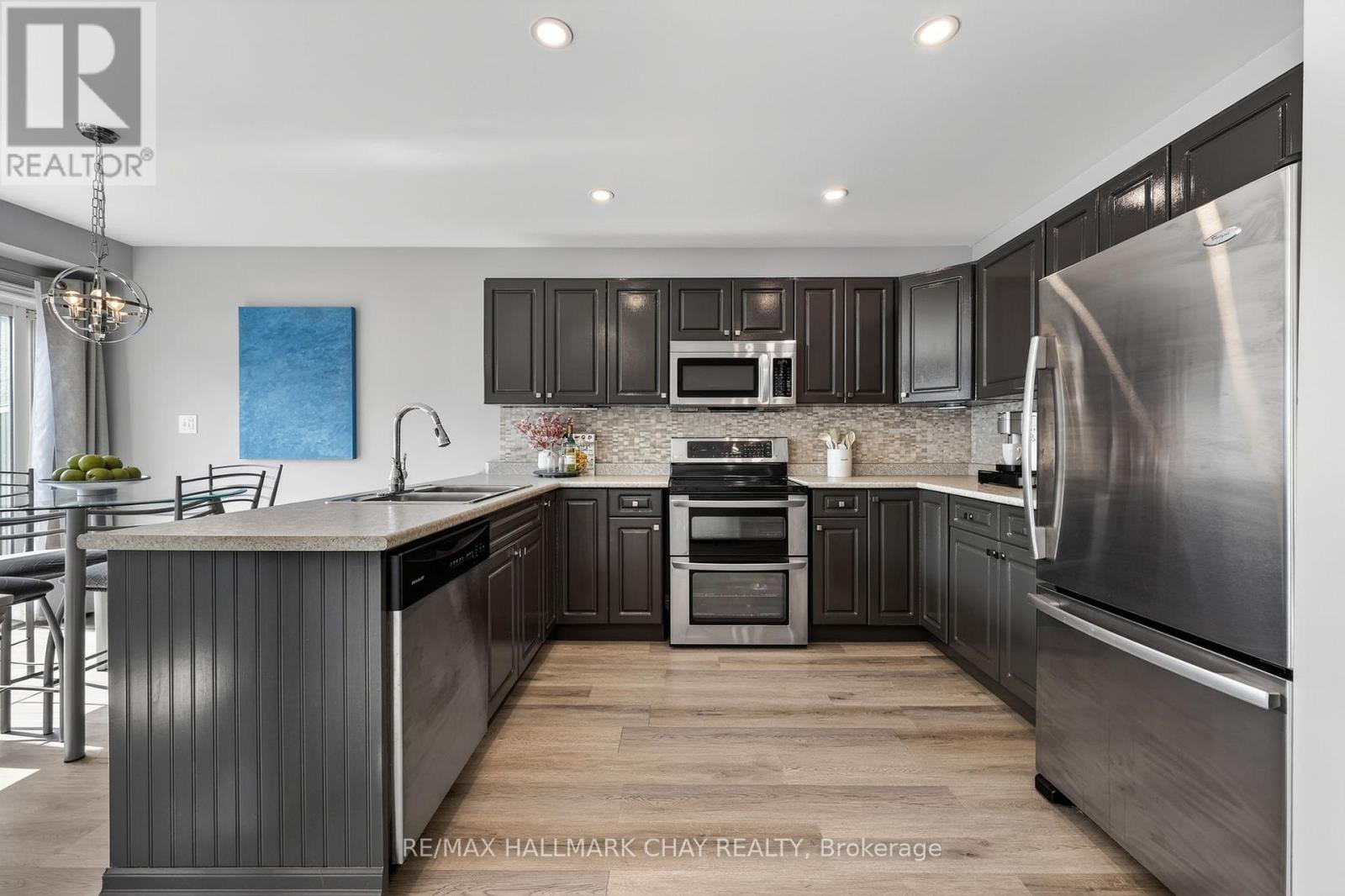 160 Mcbride Drive, St. Catharines, Ontario  L2S 4E3 - Photo 5 - X12876626