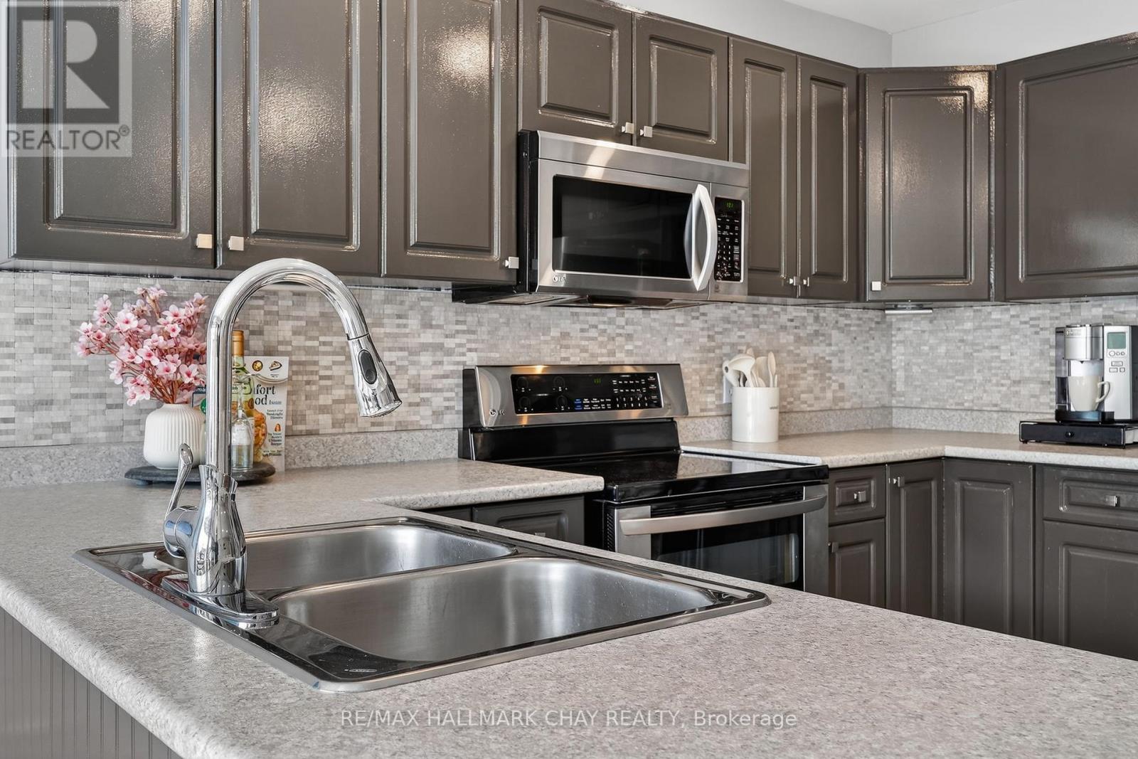 160 Mcbride Drive, St. Catharines, Ontario  L2S 4E3 - Photo 8 - X12876626