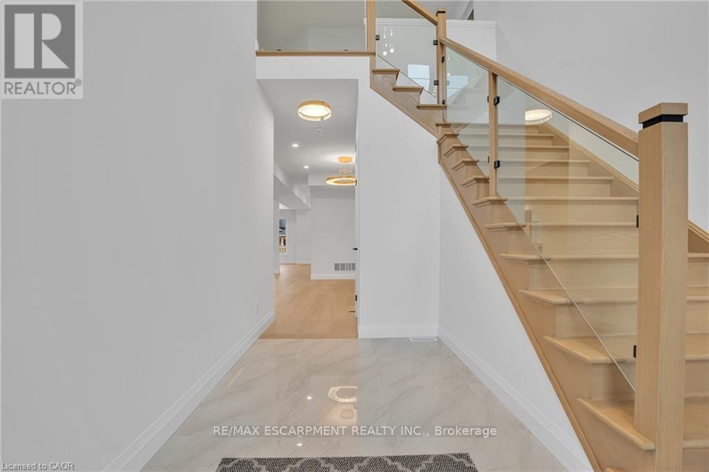 382a Southcote Road, Hamilton, Ontario  L9G 2W3 - Photo 11 - X12876678