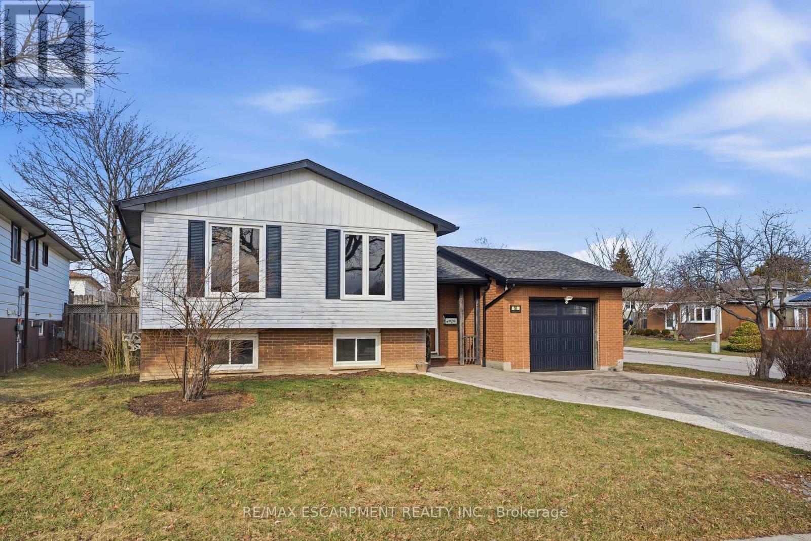 50 Lawnhurst Drive, Hamilton, Ontario  L8V 4P1 - Photo 2 - X12876716