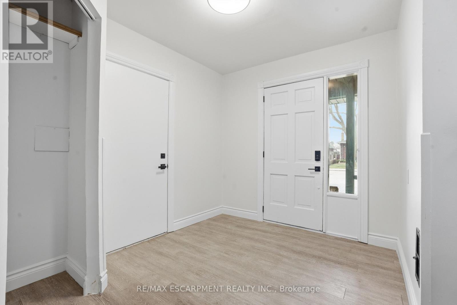 50 Lawnhurst Drive, Hamilton, Ontario  L8V 4P1 - Photo 5 - X12876716