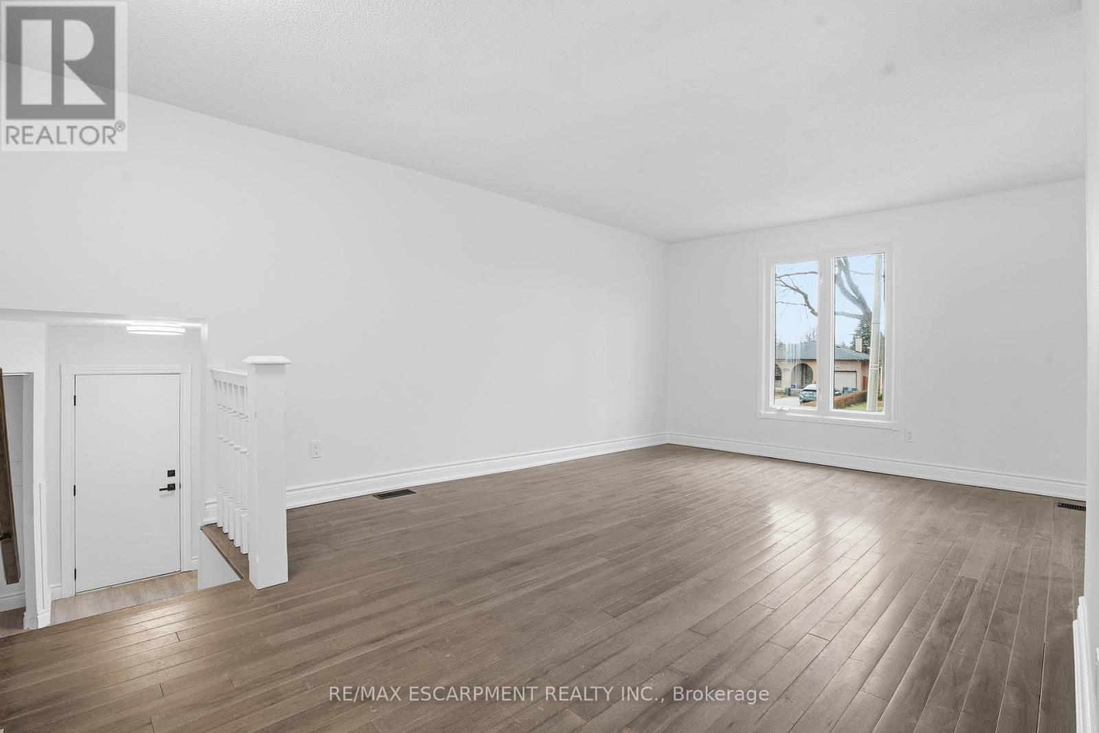 50 Lawnhurst Drive, Hamilton, Ontario  L8V 4P1 - Photo 7 - X12876716