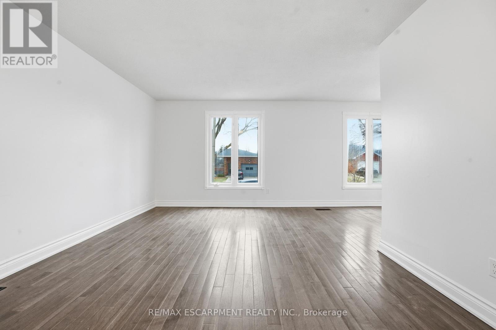 50 Lawnhurst Drive, Hamilton, Ontario  L8V 4P1 - Photo 8 - X12876716