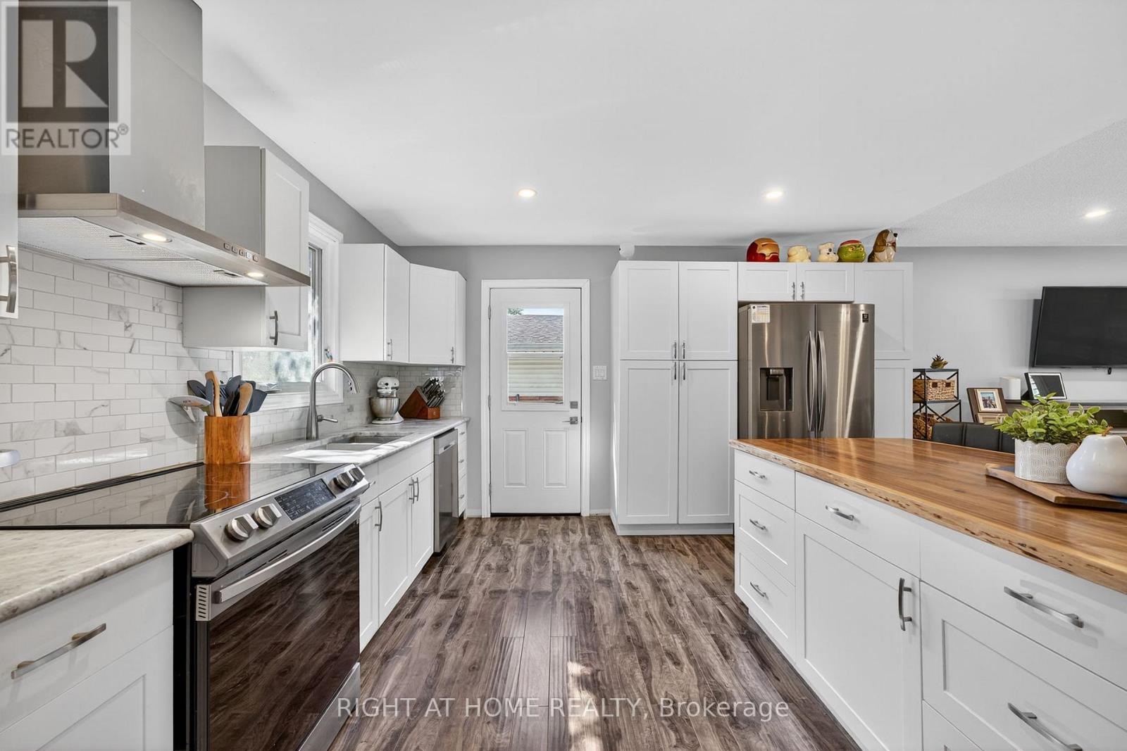 2220 Richardson Street, Innisfil, Ontario  L9S 1G5 - Photo 5 - N12857746