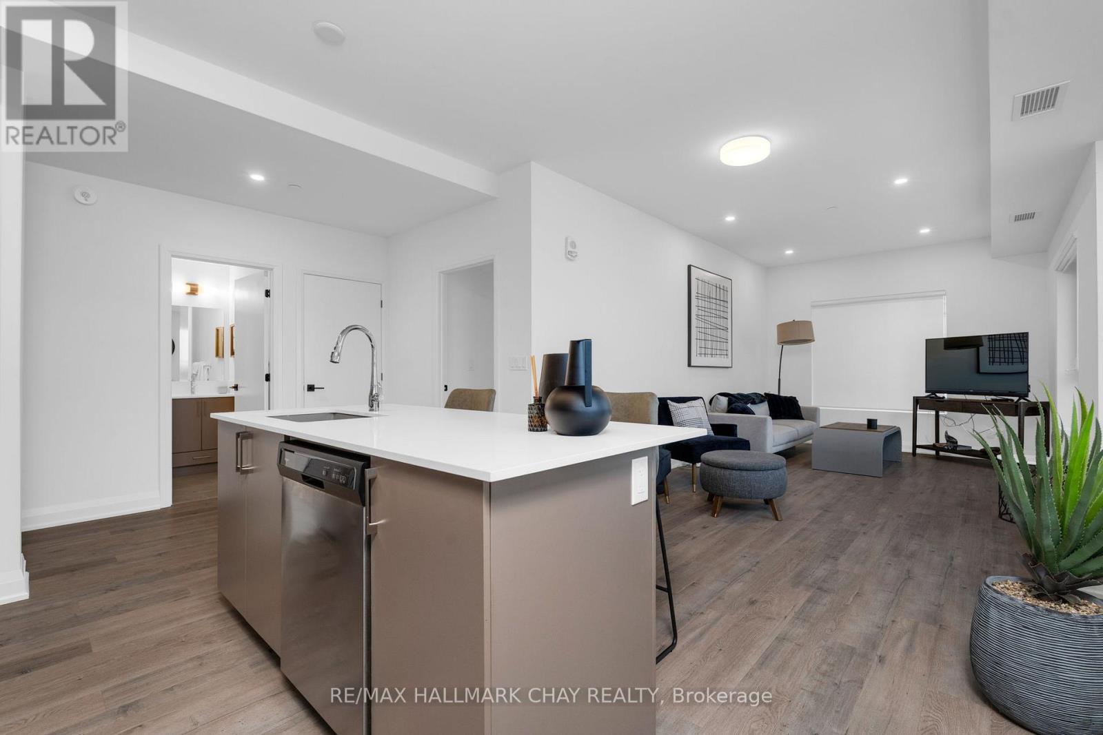 1105 - 58 Lakeside Terrace, Barrie (Little Lake), Ontario  L4N 9S2 - Photo 10 - S12876624