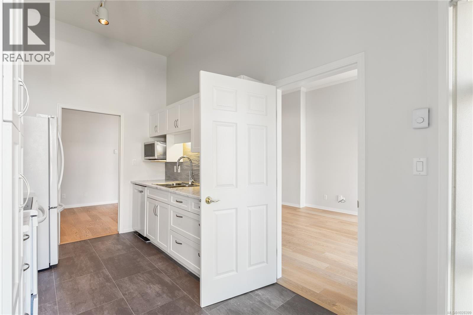 104 11 Cooperage Pl, Victoria, British Columbia  V9A 7J9 - Photo 15 - 1028399