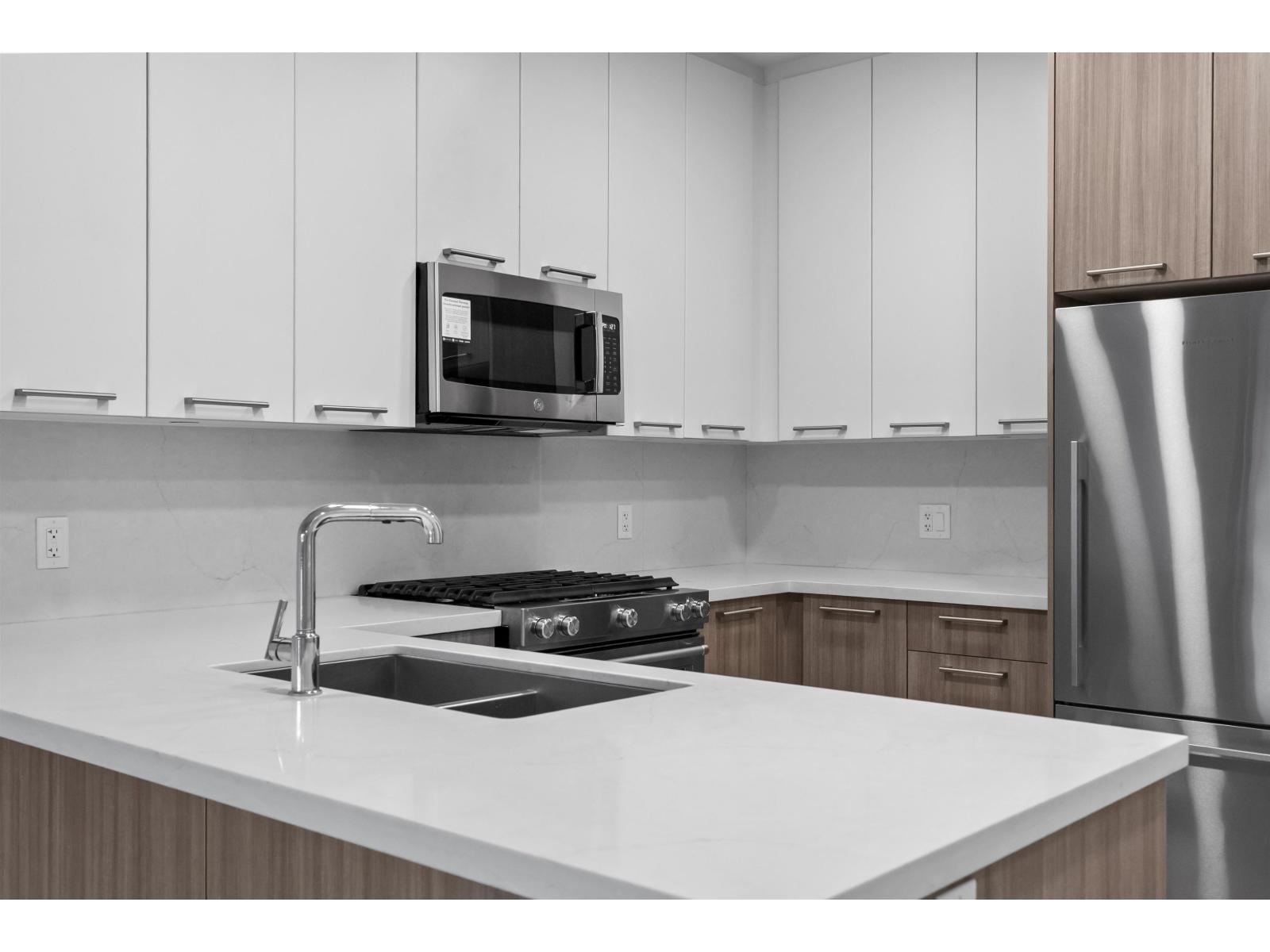 102 14022 North Bluff Road, White Rock, British Columbia  V4B 3C3 - Photo 6 - R3099204