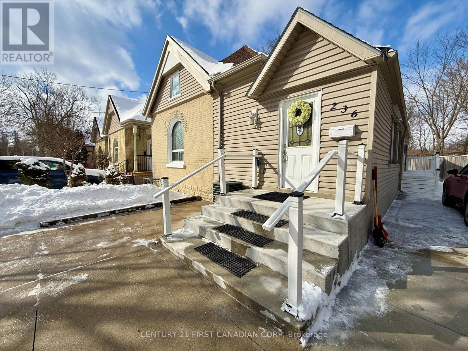 236 Raymond Avenue, London East, Ontario  N6A 2N1 - Photo 2 - X12876758