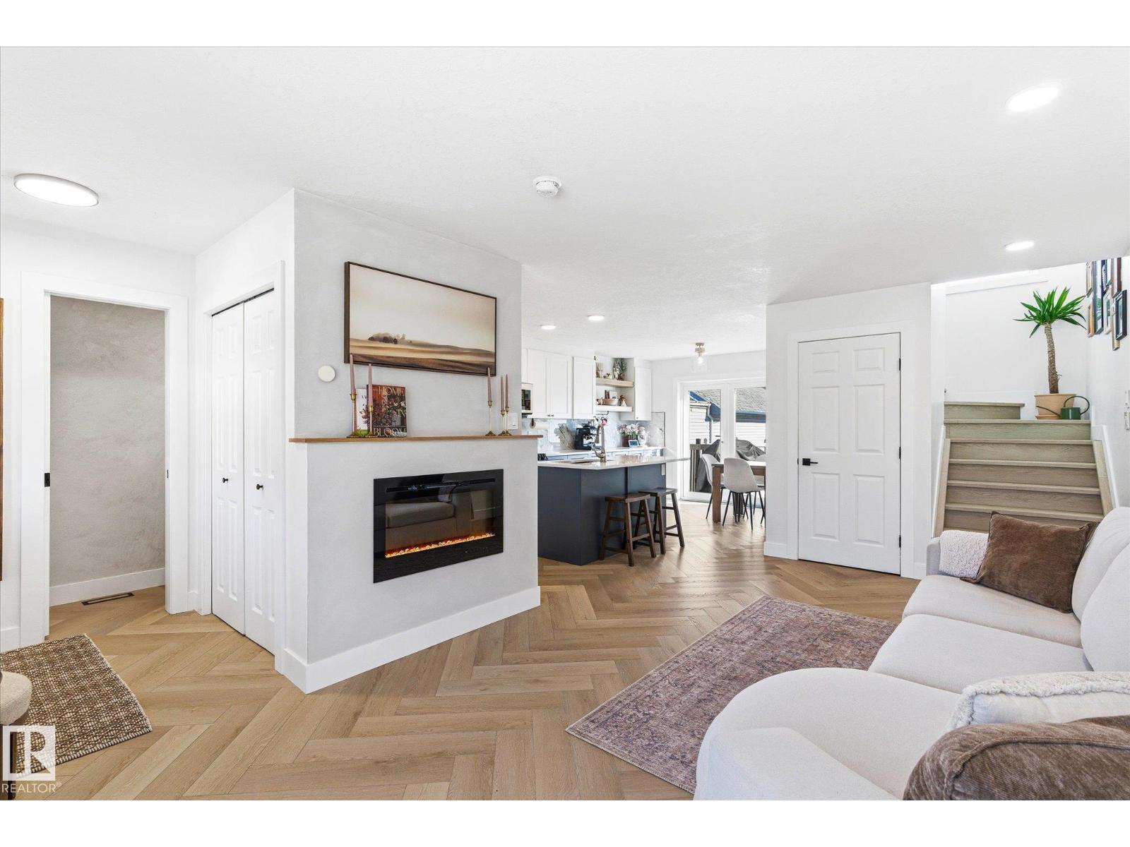 5521 Stevens Cr Nw, Edmonton, Alberta  T6R 3R4 - Photo 5 - E4477086