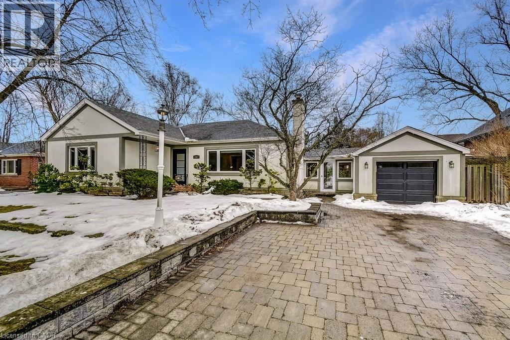 34 OAKLEY Court, Ancaster, Ontario