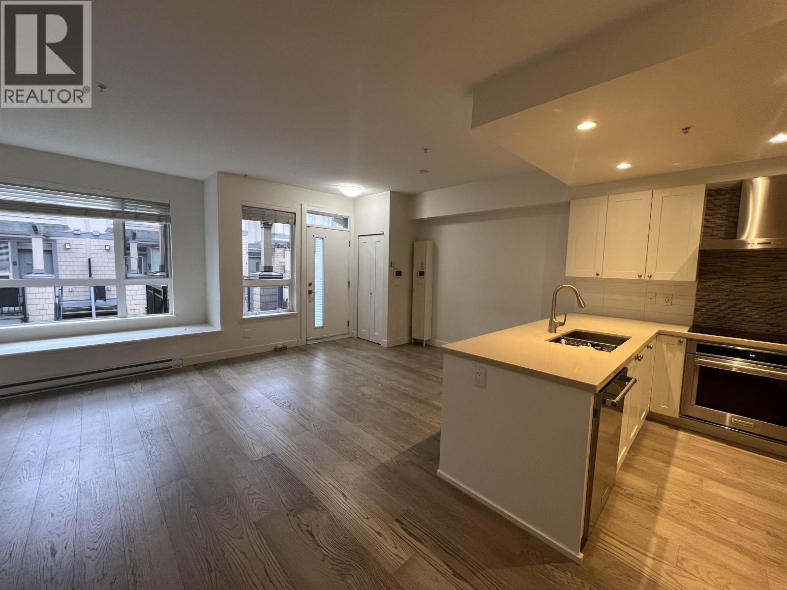 3211 NOEL DRIVE, burnaby, British Columbia