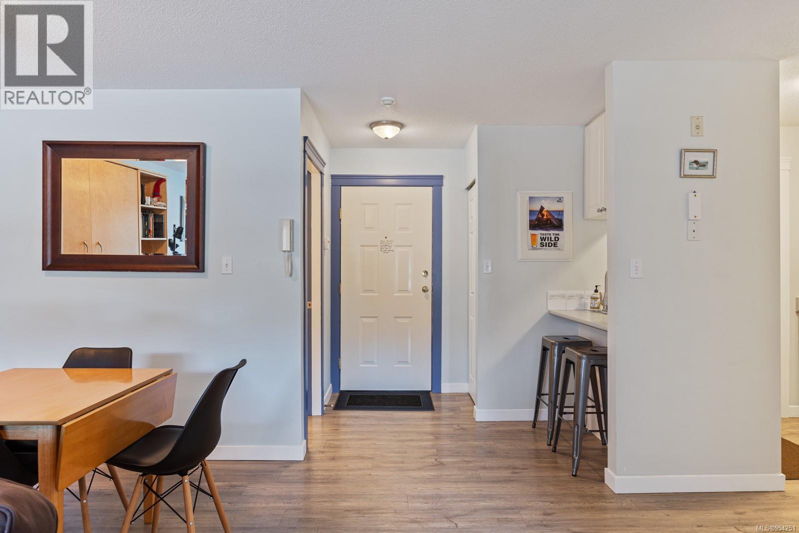 305 1105 Henry Rd, Courtenay, British Columbia  V9J 1L0 - Photo 8 - 954251