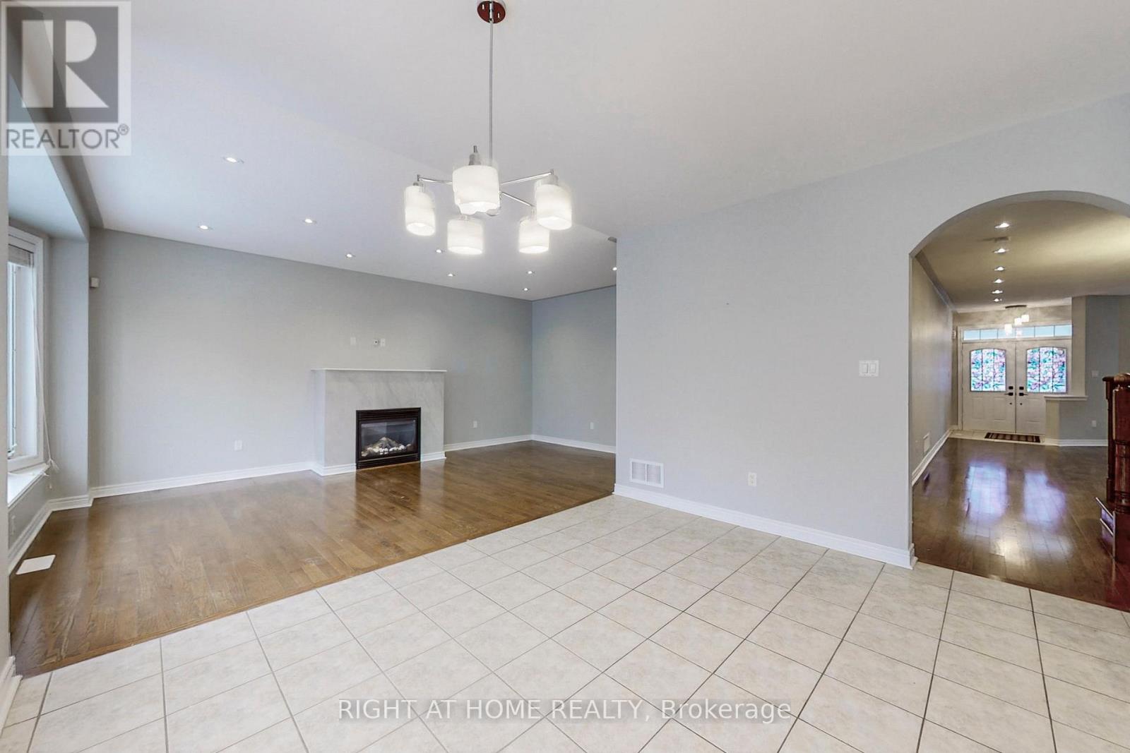 90 Maplebank Crescent, Whitchurch-Stouffville, Ontario  L4A 0R8 - Photo 17 - N12876760