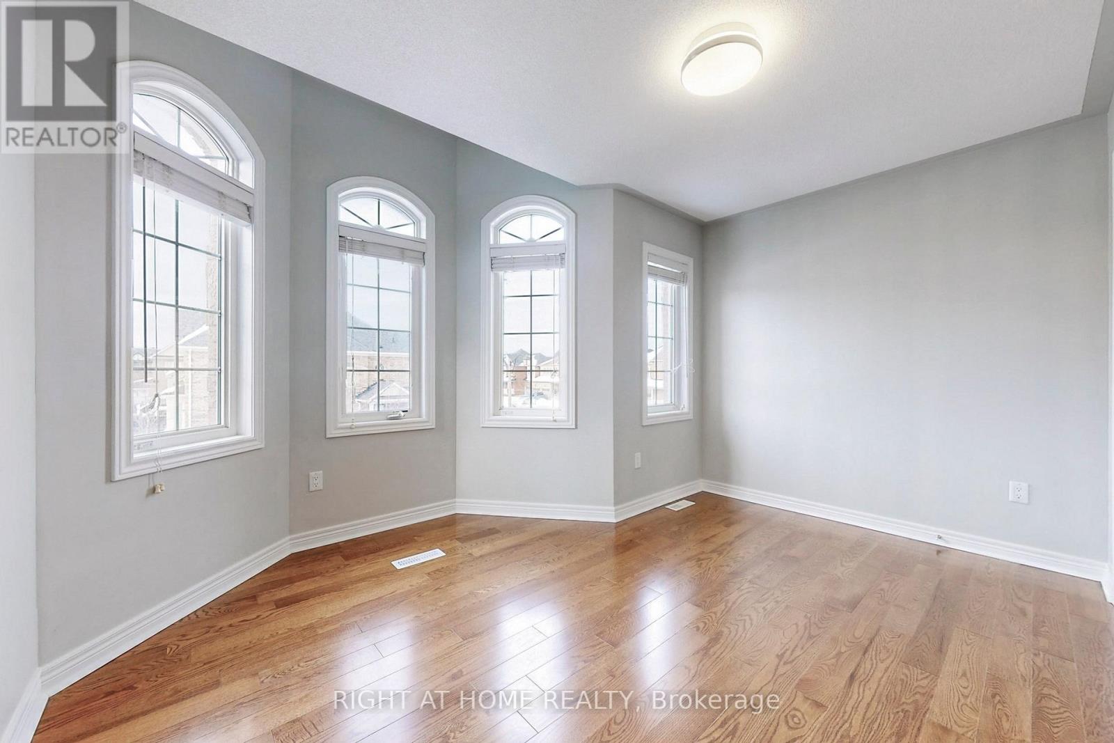 90 Maplebank Crescent, Whitchurch-Stouffville, Ontario  L4A 0R8 - Photo 35 - N12876760