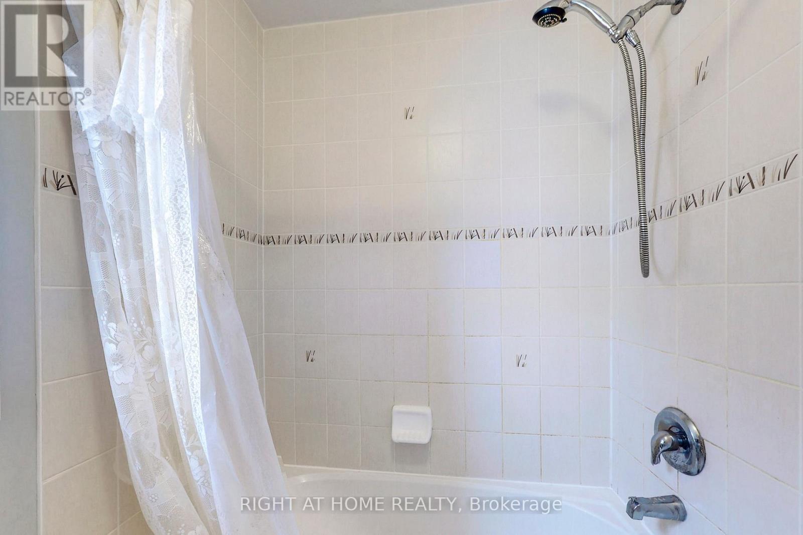 90 Maplebank Crescent, Whitchurch-Stouffville, Ontario  L4A 0R8 - Photo 37 - N12876760