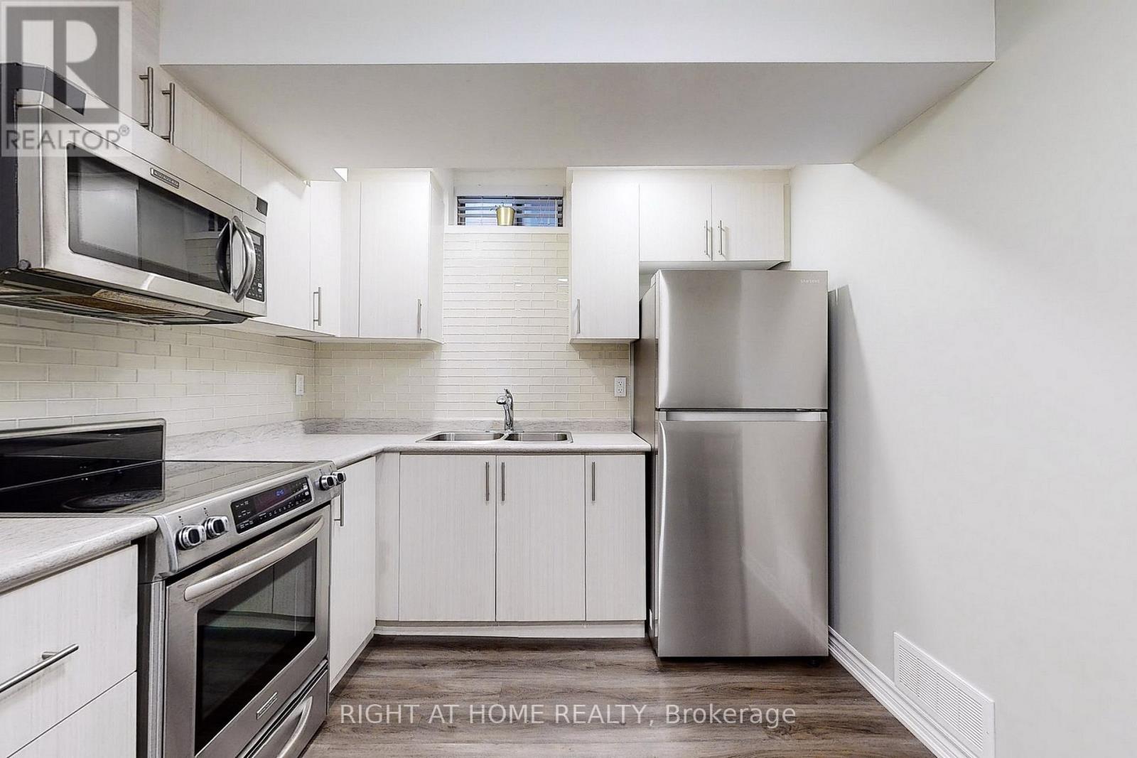 90 Maplebank Crescent, Whitchurch-Stouffville, Ontario  L4A 0R8 - Photo 43 - N12876760