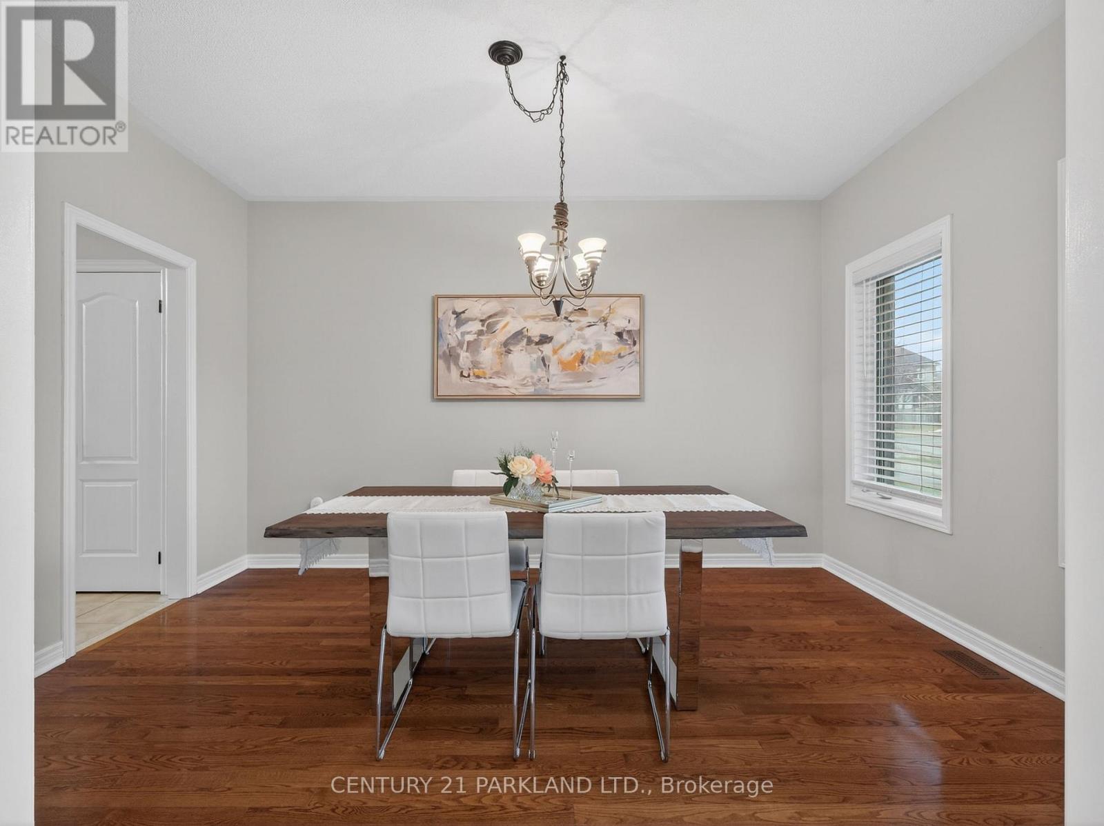 5 Brownscombe Crescent, Uxbridge, Ontario  L9P 1X9 - Photo 4 - N12876774