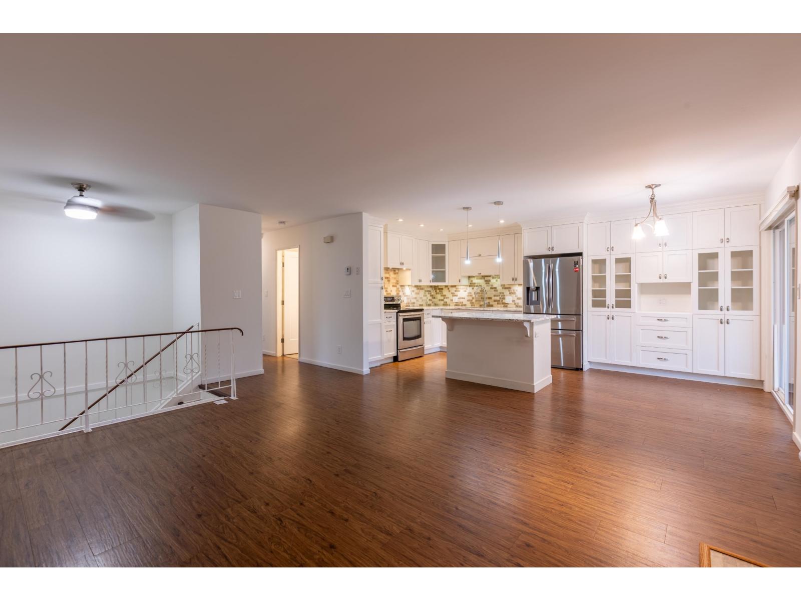 16 2998 Mouat Drive, Abbotsford, British Columbia  V2T 4E6 - Photo 2 - R3098565