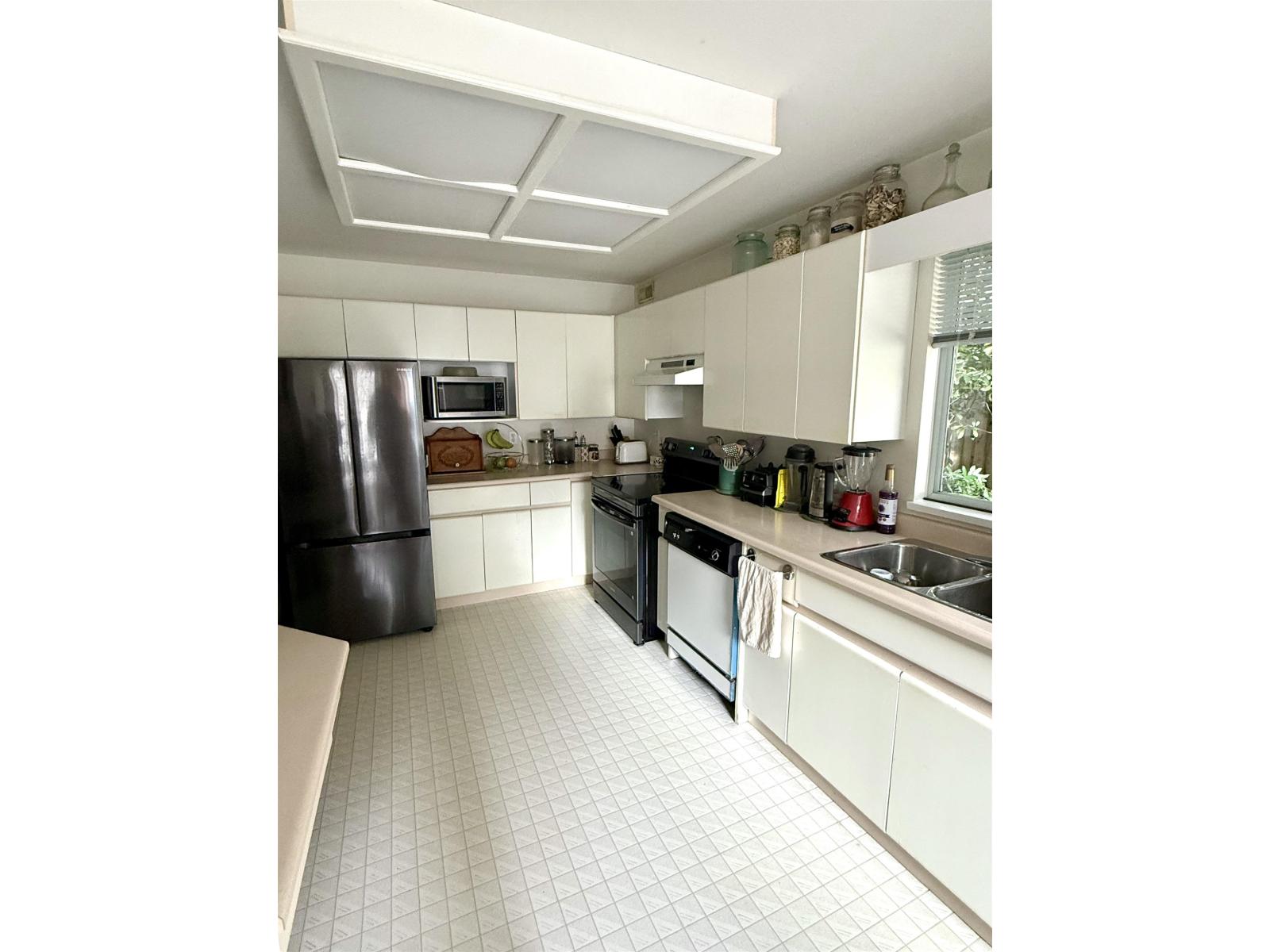 107 16031 82 Avenue, Surrey, British Columbia  V4N 0N4 - Photo 2 - R3099065