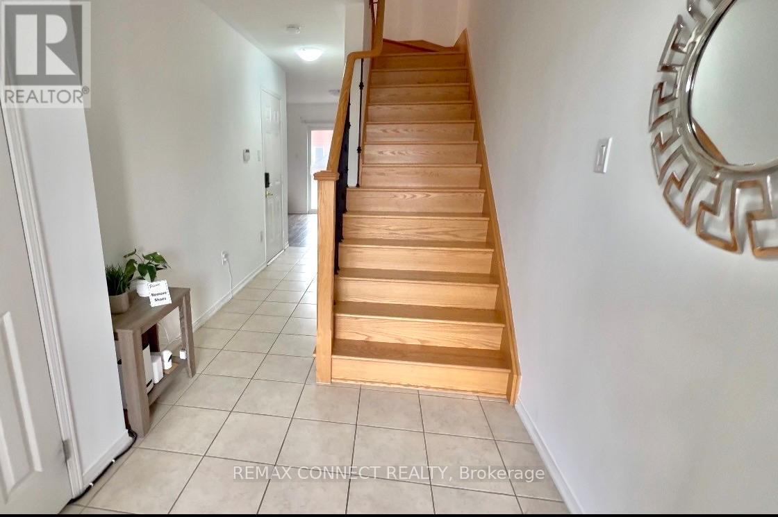 174 Sussexvale Drive, Brampton, Ontario  L6R 3R1 - Photo 2 - W12876470