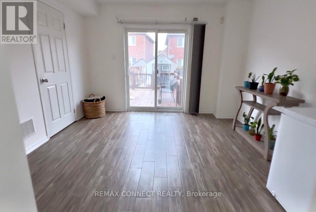 174 Sussexvale Drive, Brampton, Ontario  L6R 3R1 - Photo 3 - W12876470