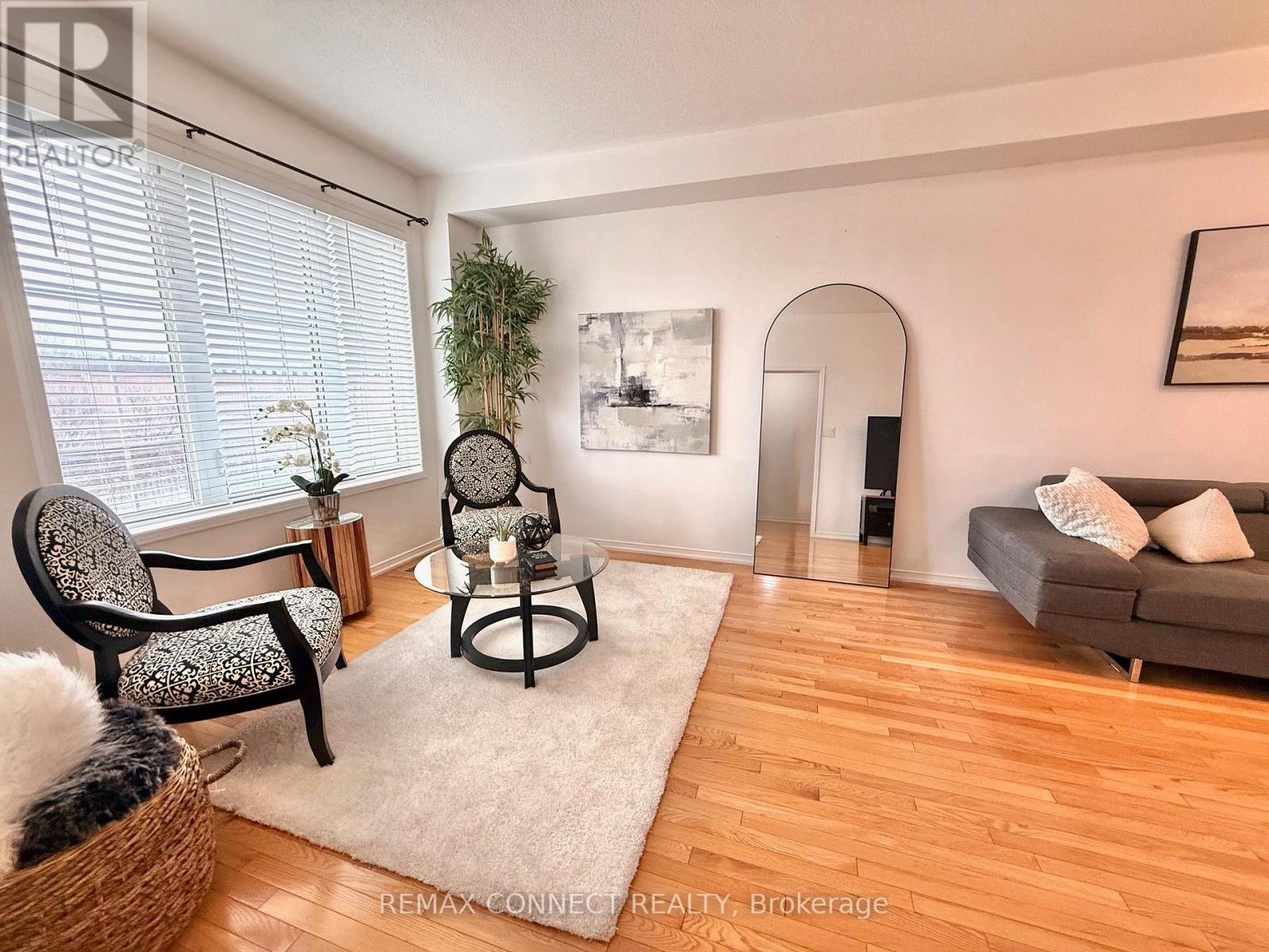 174 Sussexvale Drive, Brampton, Ontario  L6R 3R1 - Photo 5 - W12876470