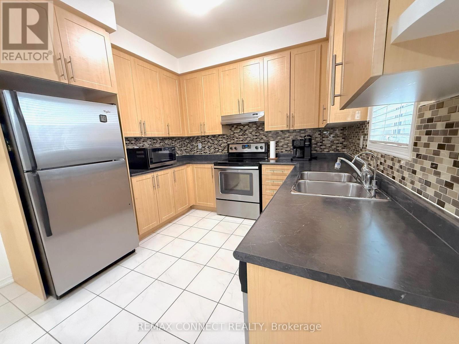 174 Sussexvale Drive, Brampton, Ontario  L6R 3R1 - Photo 10 - W12876470