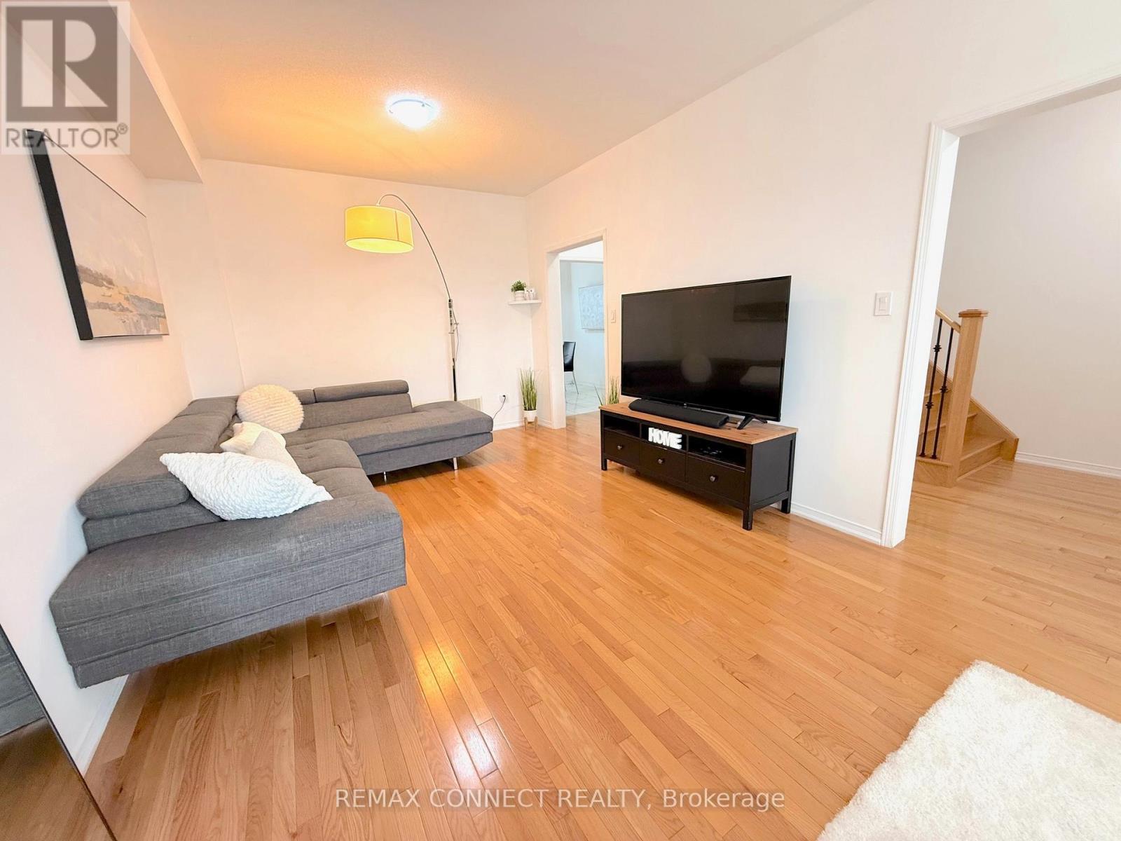 174 Sussexvale Drive, Brampton, Ontario  L6R 3R1 - Photo 8 - W12876470