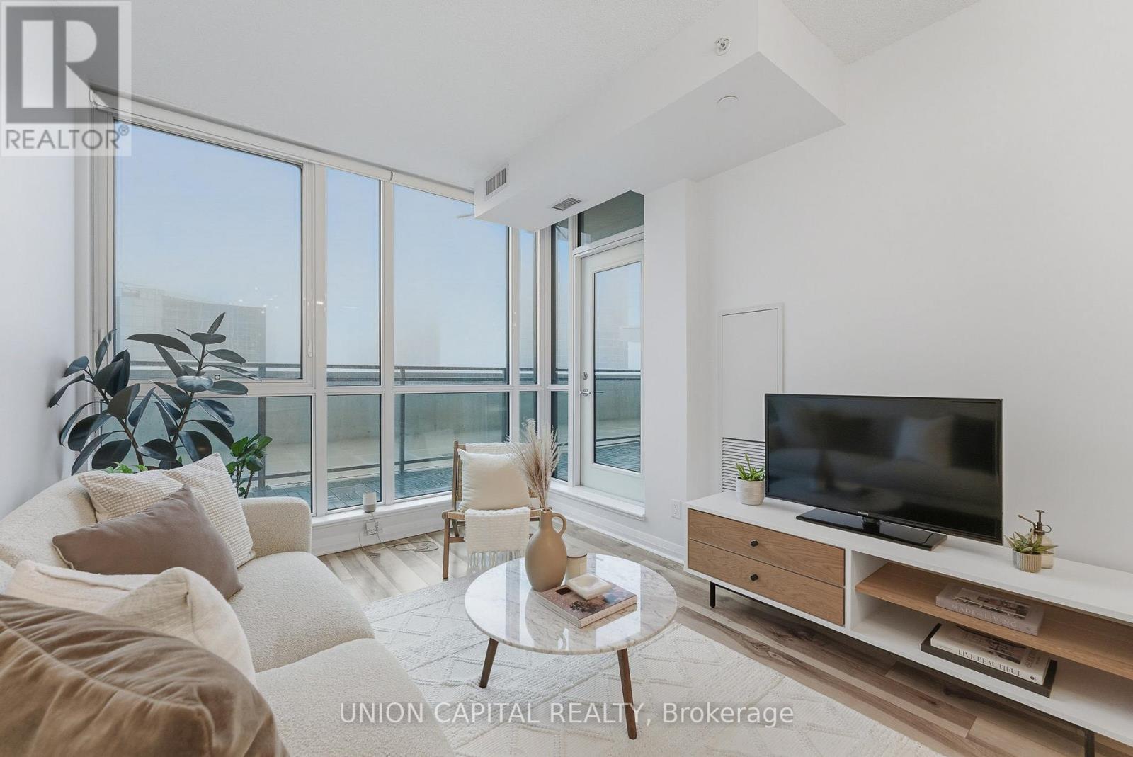 508 - 55 Eglinton Avenue W, Mississauga, Ontario  L5R 0E4 - Photo 3 - W12876772