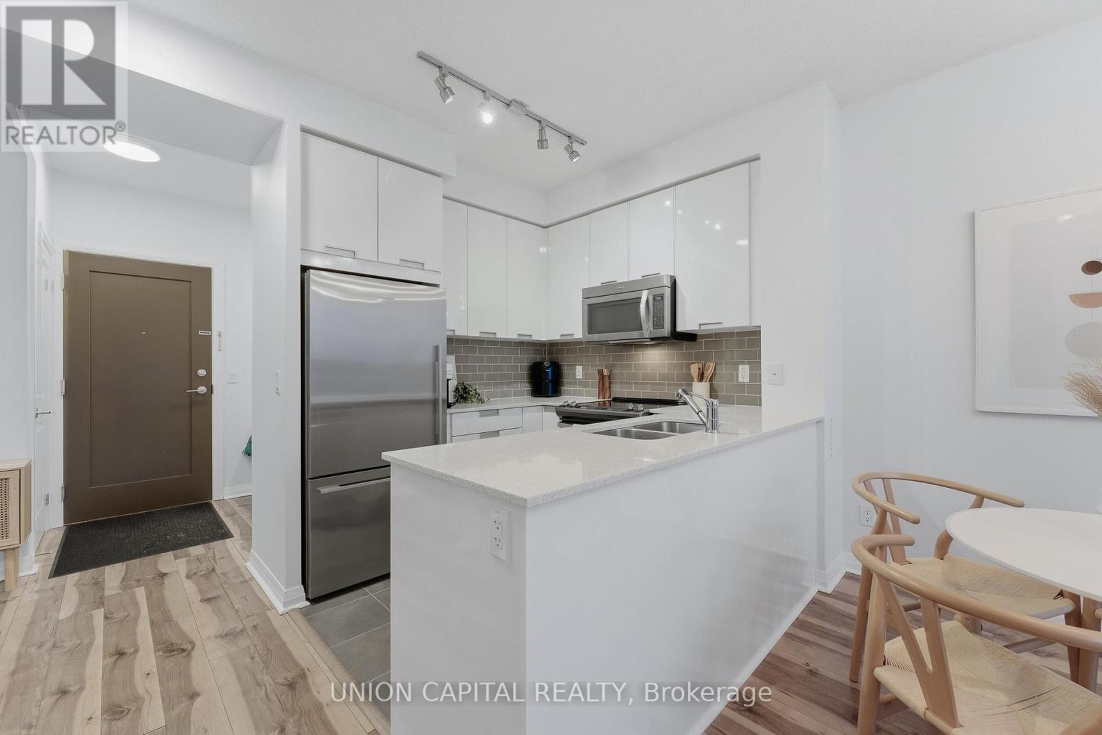 508 - 55 Eglinton Avenue W, Mississauga, Ontario  L5R 0E4 - Photo 7 - W12876772