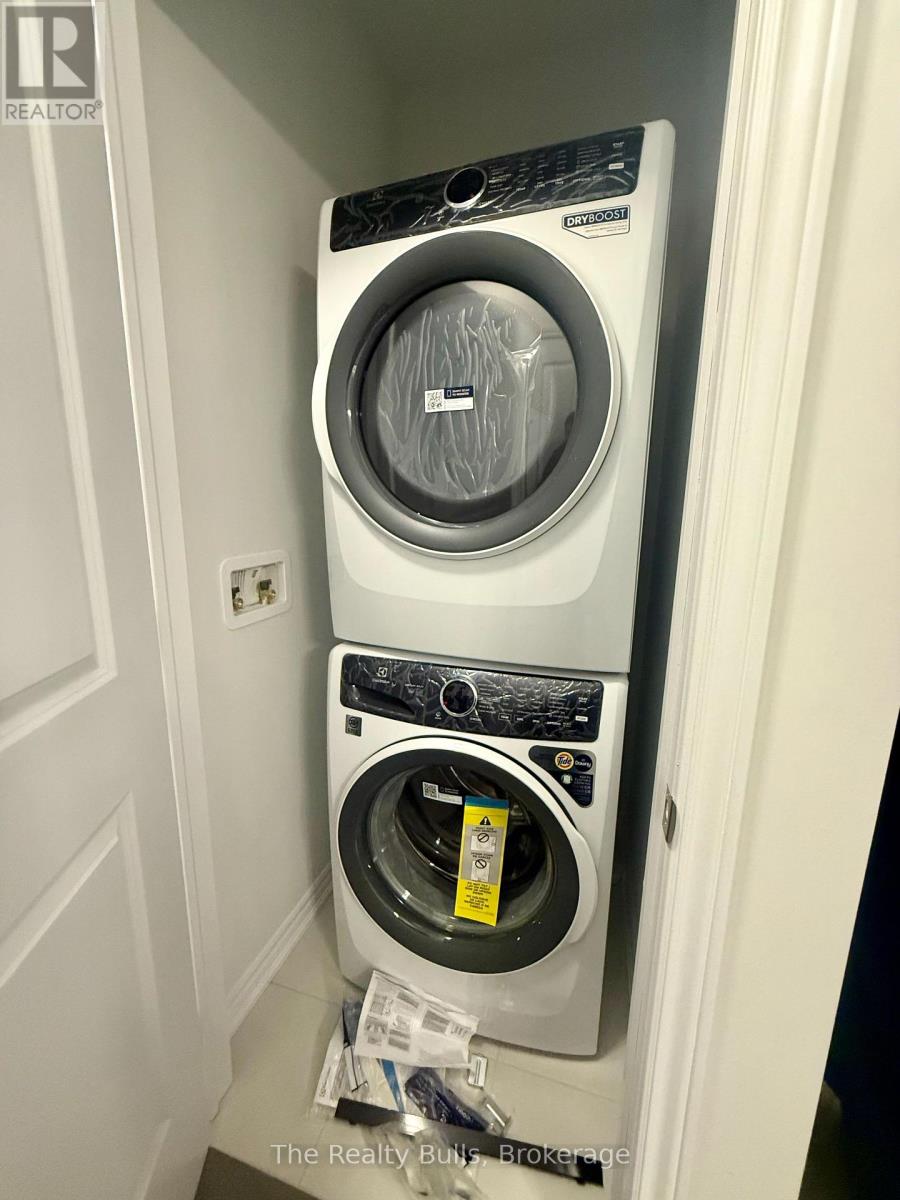 5886 Saigon Street E, Mississauga, Ontario  L5V 0E9 - Photo 10 - W12876776