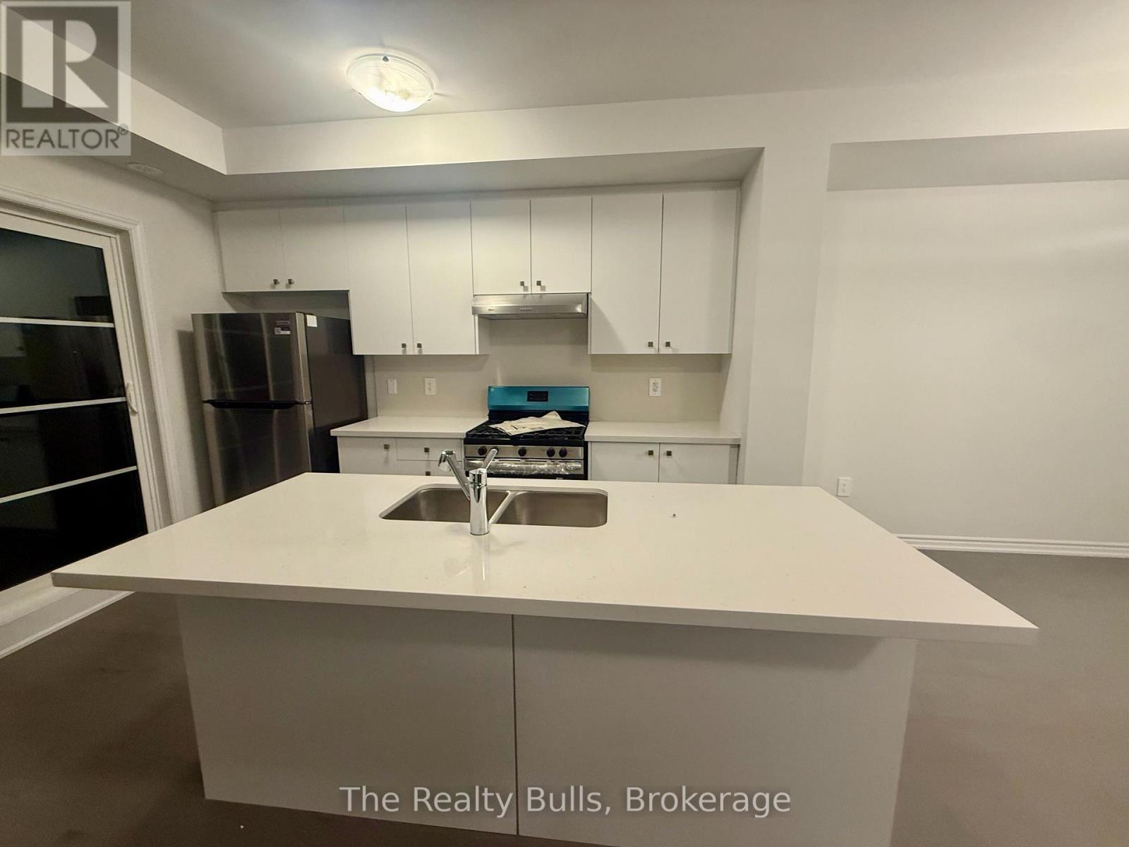 5886 Saigon Street E, Mississauga, Ontario  L5V 0E9 - Photo 4 - W12876776