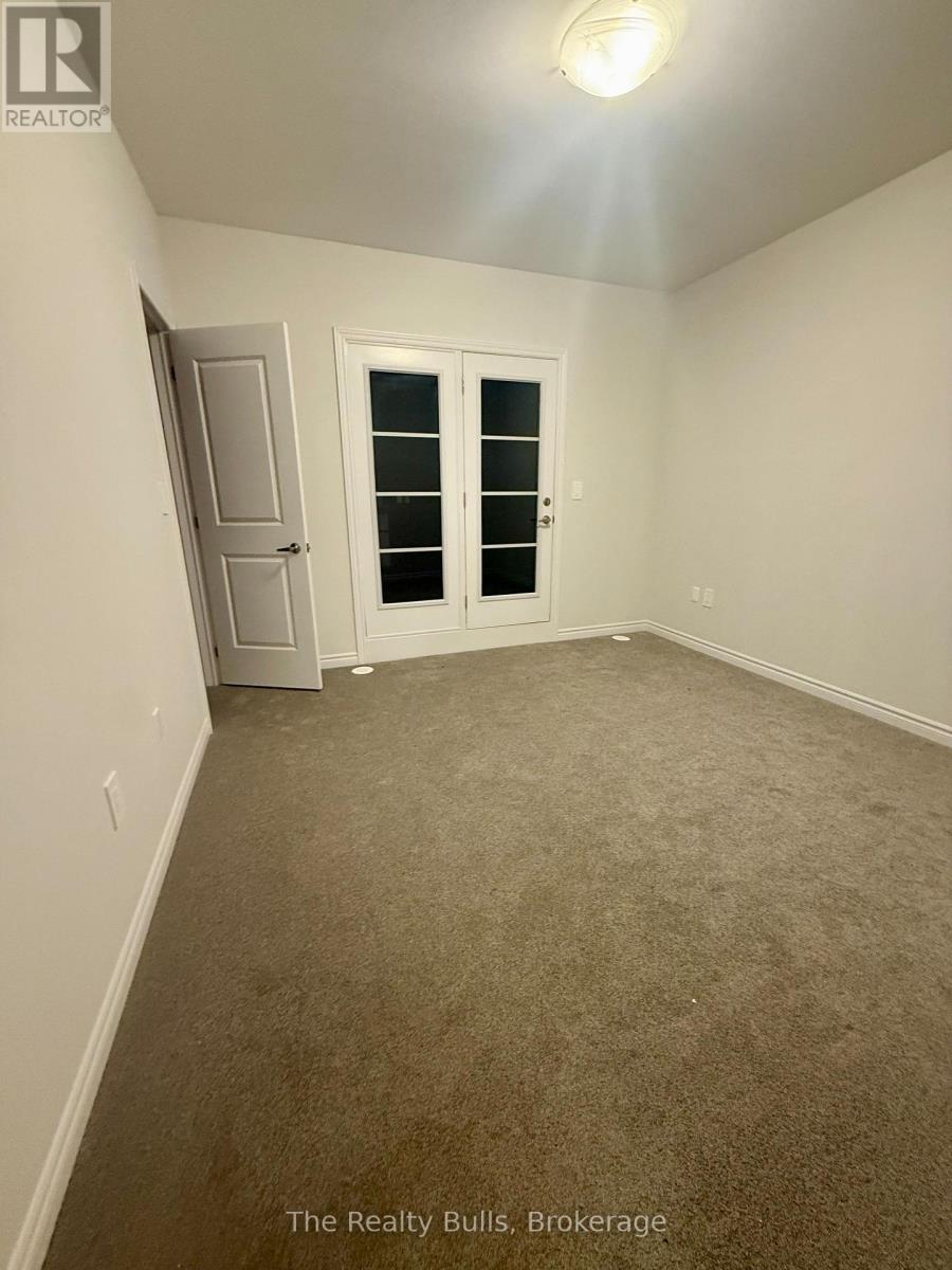 5886 Saigon Street E, Mississauga, Ontario  L5V 0E9 - Photo 5 - W12876776