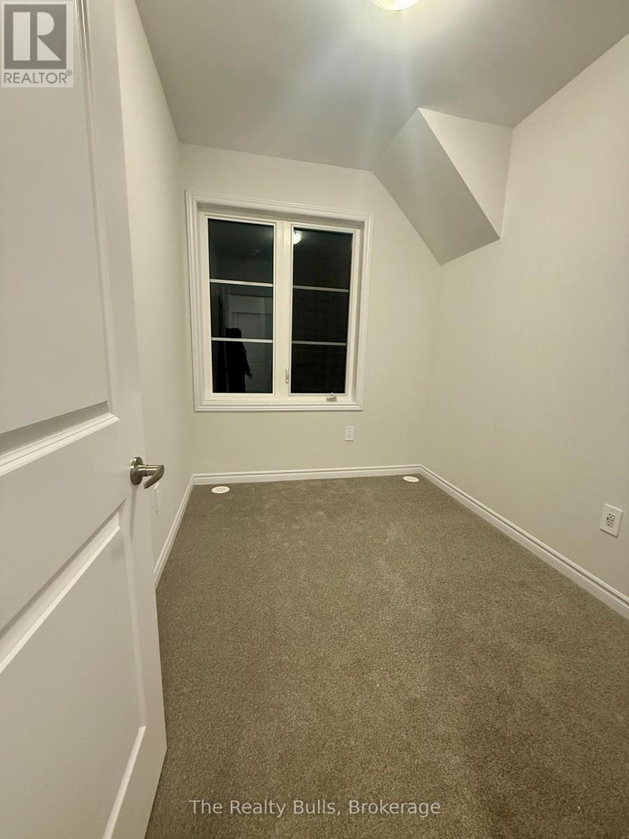 5886 Saigon Street E, Mississauga, Ontario  L5V 0E9 - Photo 6 - W12876776