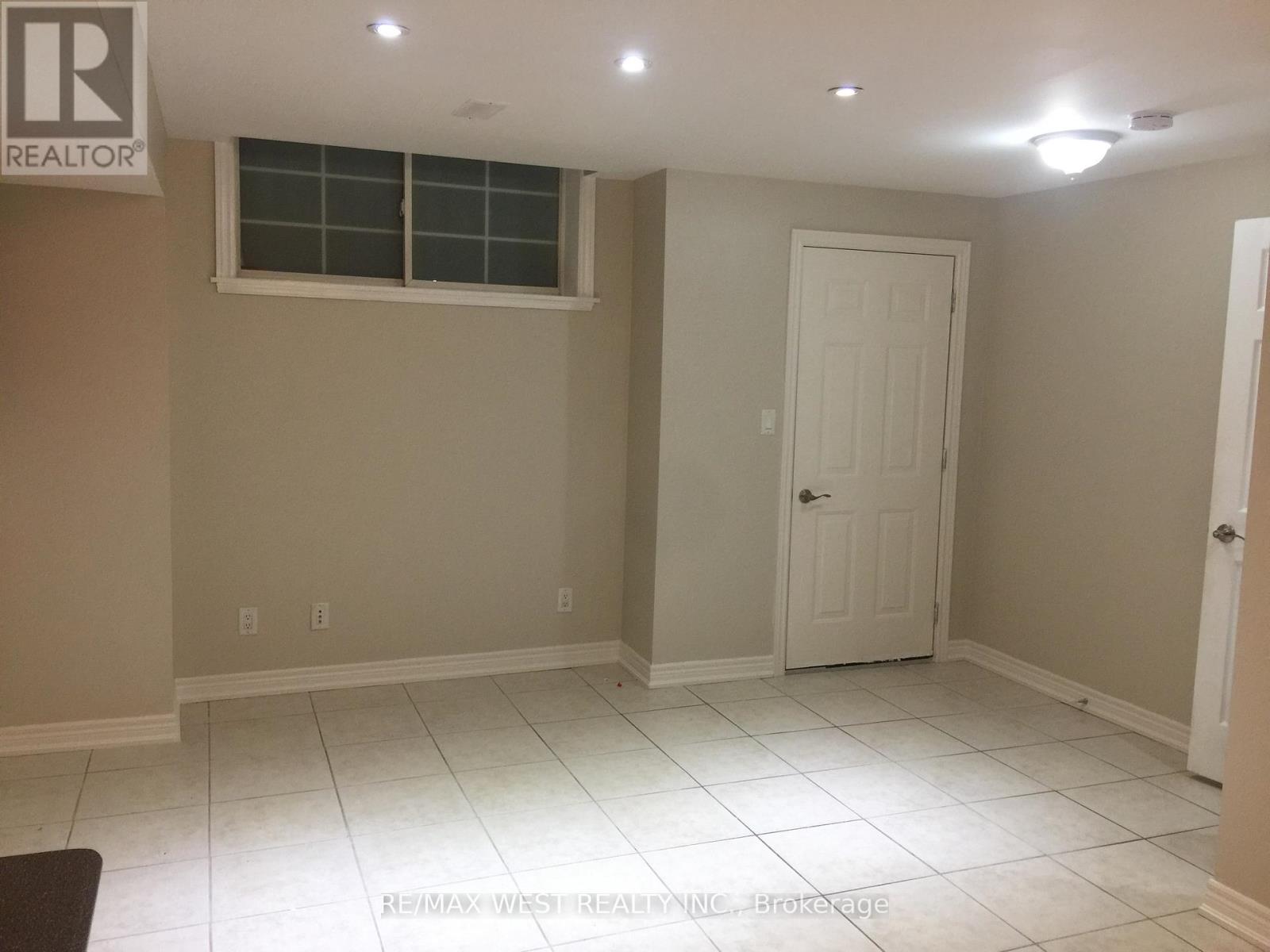 Lower - 150 Wiltshire Avenue, Toronto, Ontario  M6N 2W1 - Photo 2 - W12876800