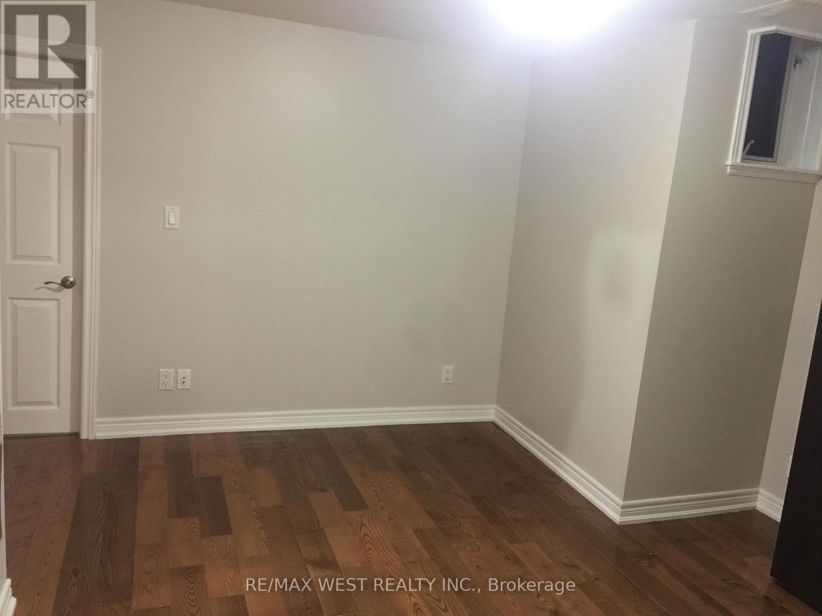 Lower - 150 Wiltshire Avenue, Toronto, Ontario  M6N 2W1 - Photo 4 - W12876800