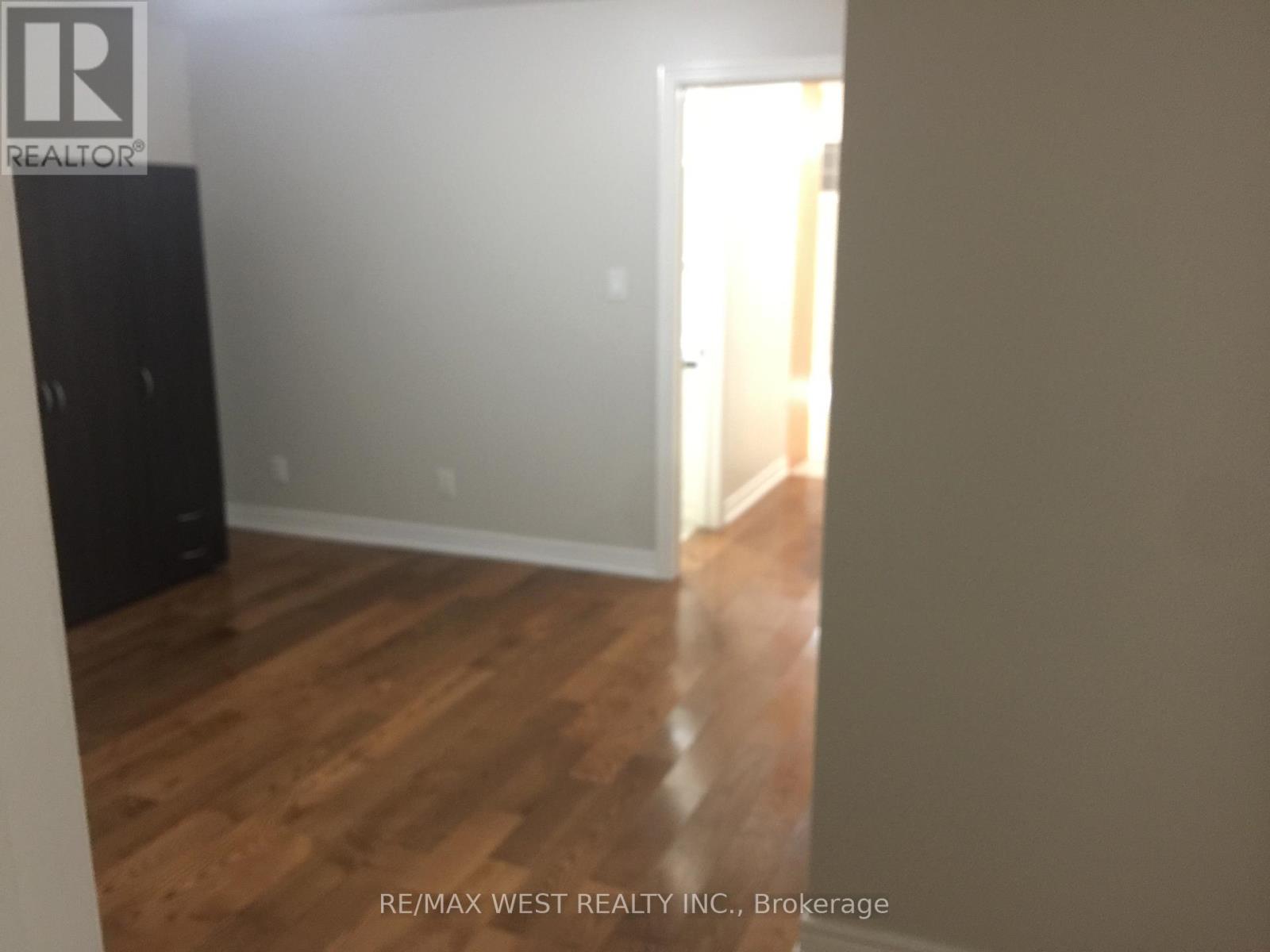 Lower - 150 Wiltshire Avenue, Toronto, Ontario  M6N 2W1 - Photo 5 - W12876800