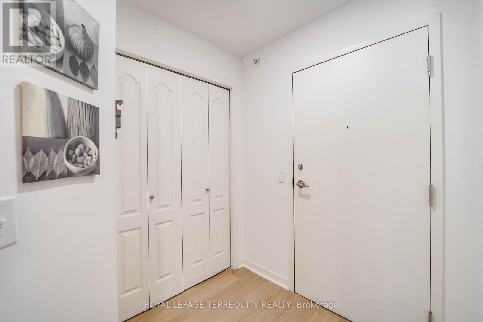 2405 - 6 Dayspring Circle, Brampton (Goreway Drive Corridor), Ontario  L6P 2Z6 - Photo 2 - W12876830