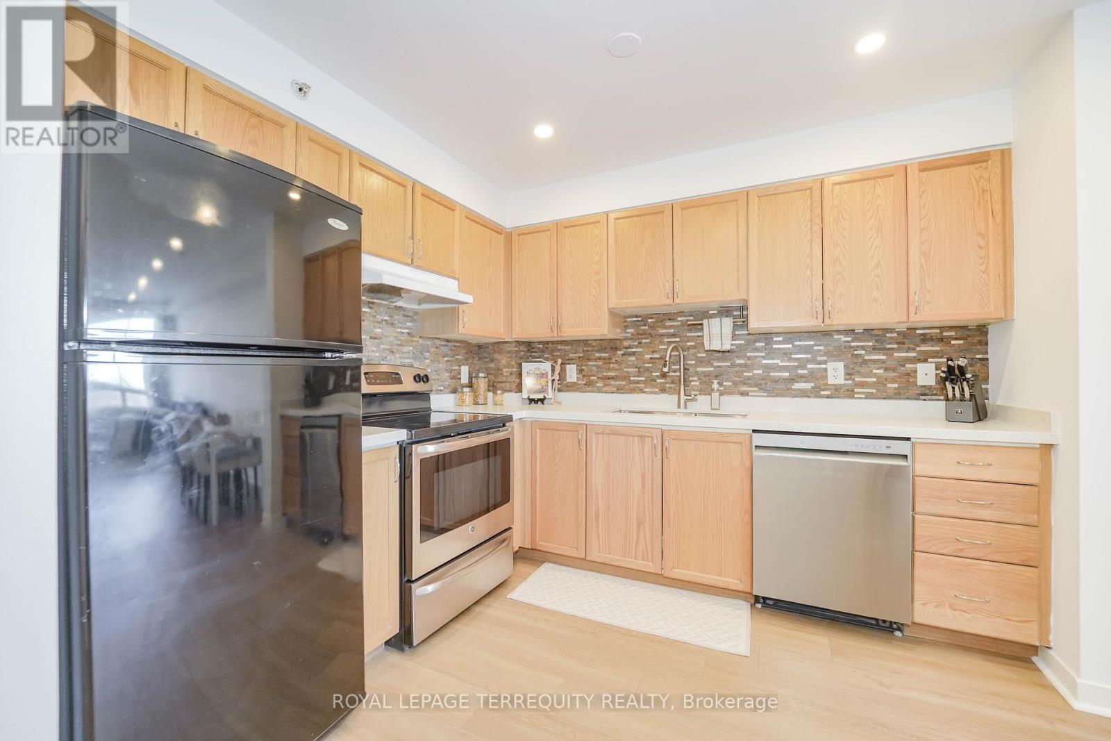 2405 - 6 Dayspring Circle, Brampton (Goreway Drive Corridor), Ontario  L6P 2Z6 - Photo 4 - W12876830