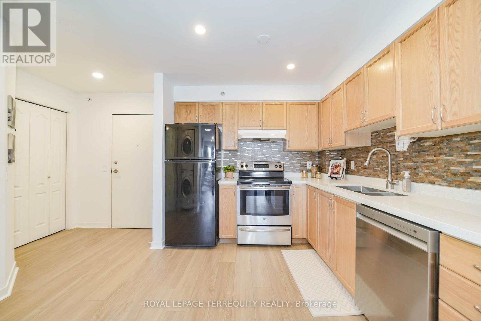 2405 - 6 Dayspring Circle, Brampton (Goreway Drive Corridor), Ontario  L6P 2Z6 - Photo 5 - W12876830