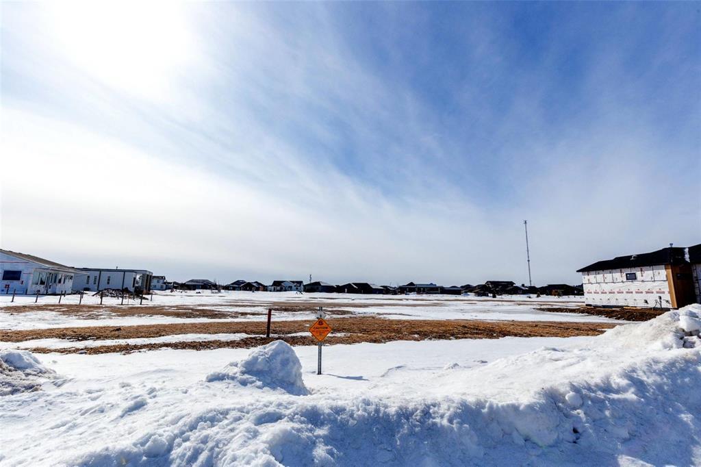 9 Canterbury Cove, Steinbach, Manitoba  R5G 2Y9 - Photo 0 - 202604338