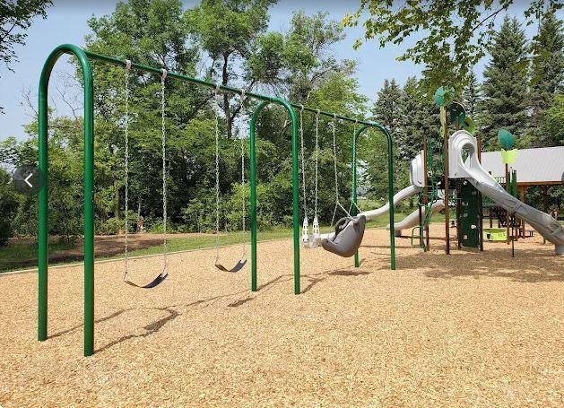 9 Canterbury Cove, Steinbach, Manitoba  R5G 2Y9 - Photo 4 - 202604338