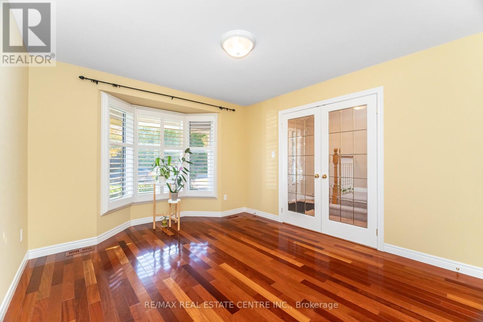 327 Cavendish Drive, Hamilton, Ontario  L9G 3Z1 - Photo 6 - X12876806