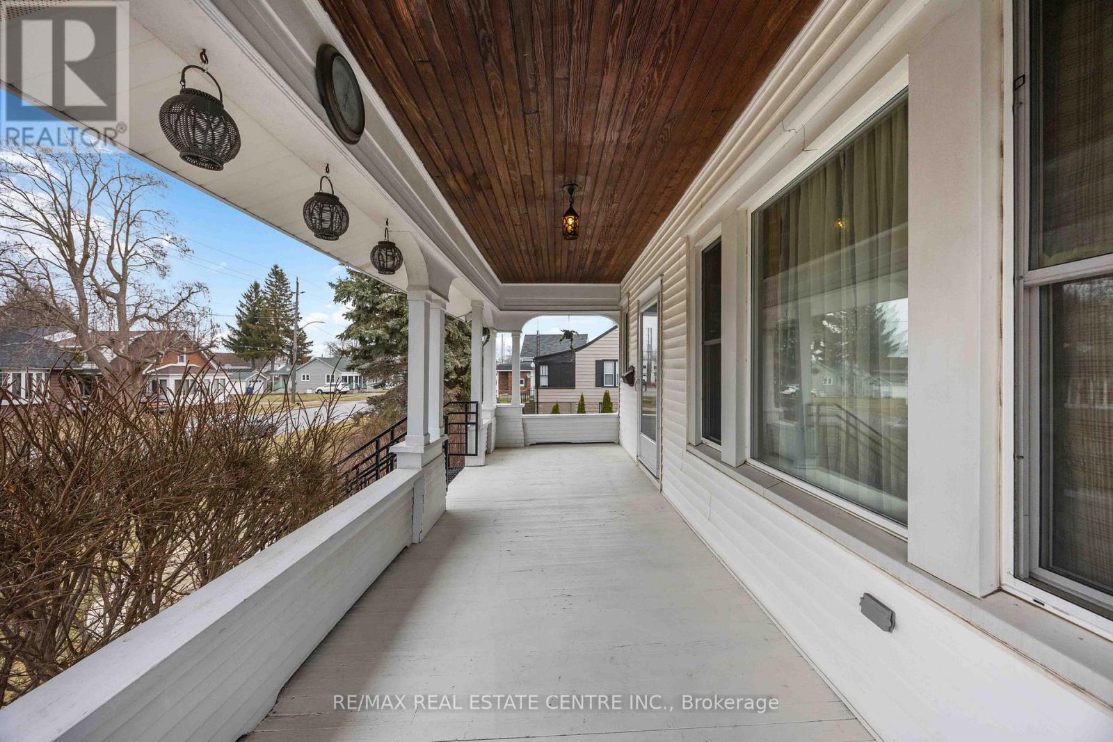 343 Gillard Street, Chatham-Kent, Ontario  N8A 1N5 - Photo 2 - X12876824