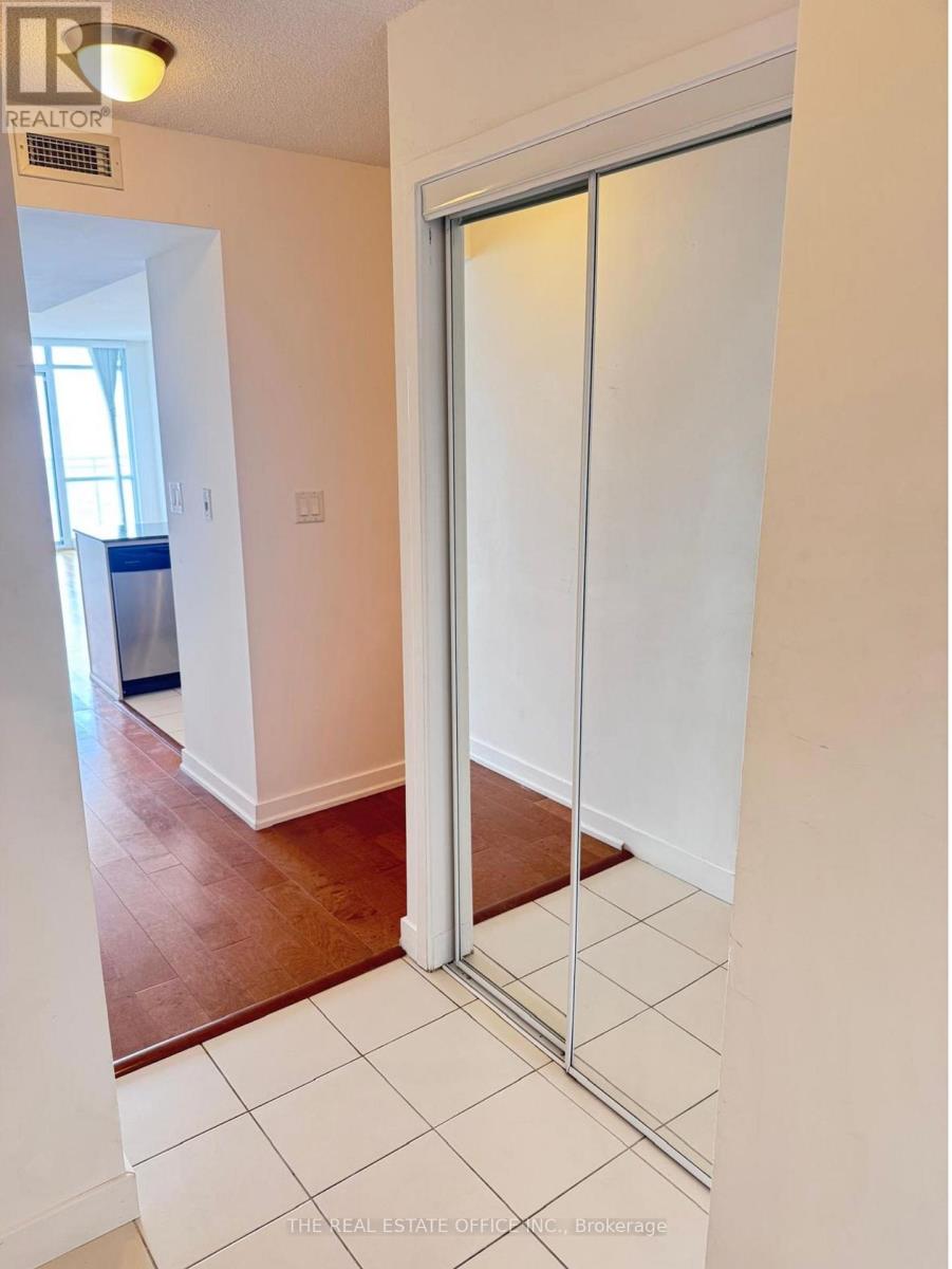 5111 - 11 Brunel Court, Toronto (Waterfront Communities), Ontario  M5V 3Y3 - Photo 2 - C12810164