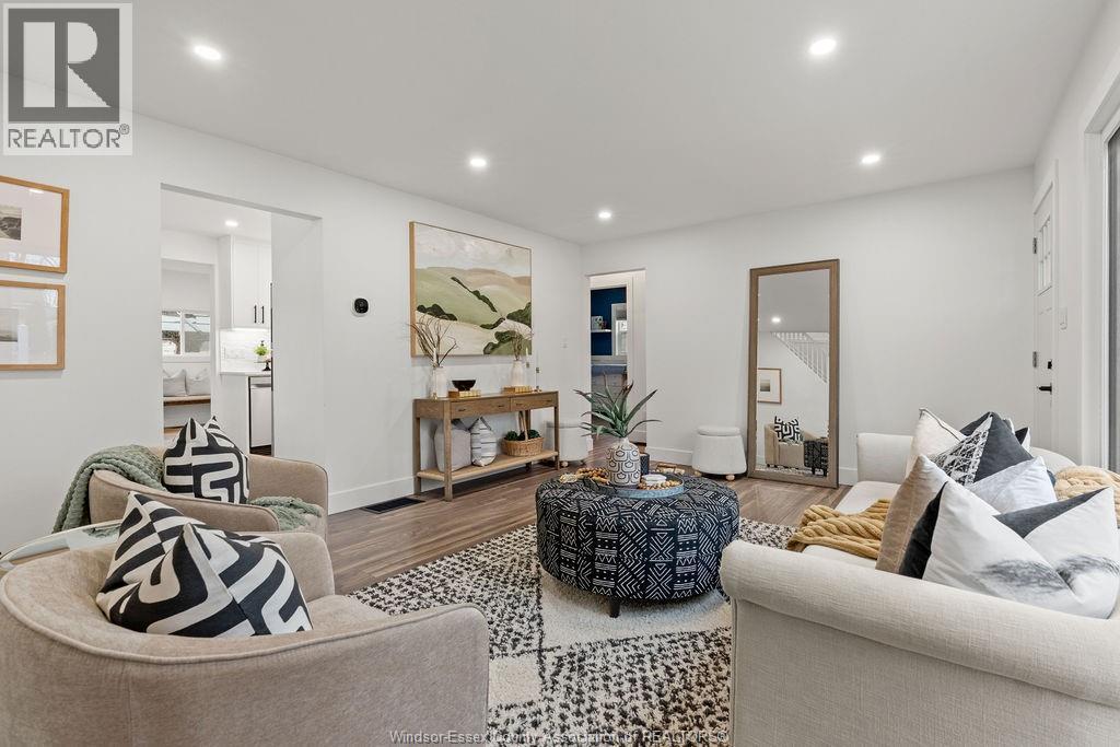 194 Centre, Essex, Ontario  N8M 1R2 - Photo 2 - 26005168